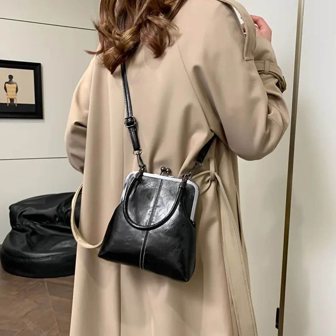 Amelia’s Timeless Kiss Lock | Vintage Handbag - Joan's Bags